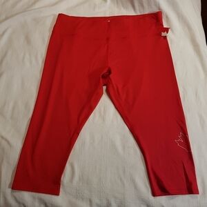 Canada Day women's size XL or 3X red maple leaf designed cropped leggings